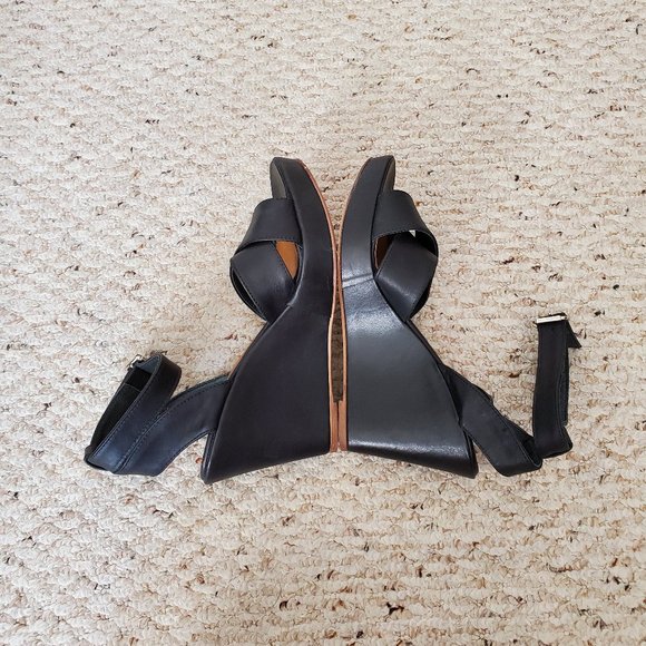 *MADE IN ITALY* BARNEYS NY Black Leather Wedges - Picture 4 of 8